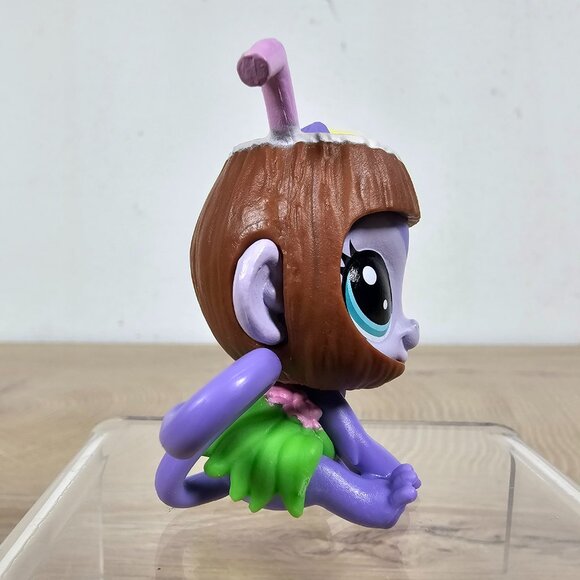 Hasbro Littlest Pet Shop #3-185 Monkey Coconut Hat Grass Skirt Hungry Pets LPS - Picture 4 of 7